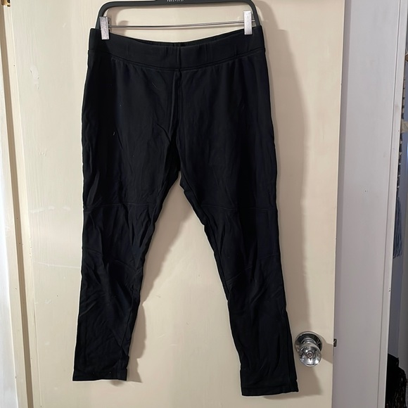 Mid to High Waist Plain Black Leggings with Knee Stitching - Picture 1 of 4